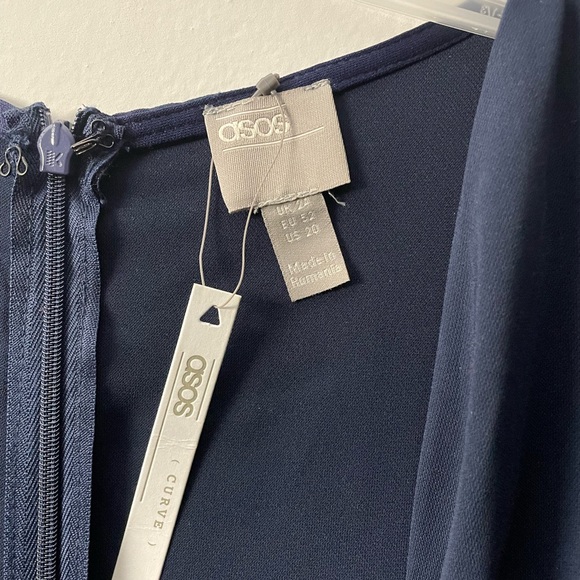 ASOS Curve clean tux cold shoulder tie waist jumpsuit - Picture 3 of 4